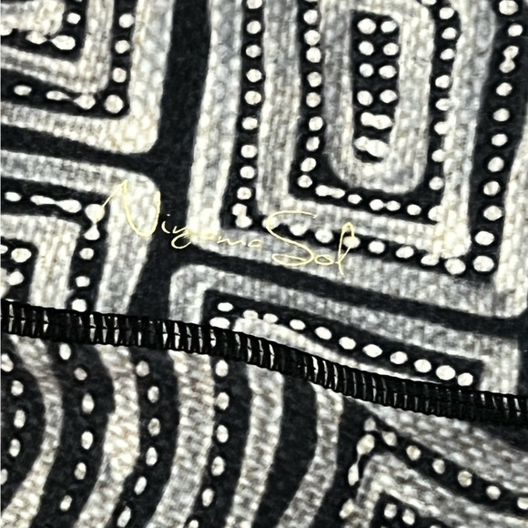 Niyama Sol Geometric Patterned Black and White Leggings - Picture 4 of 4